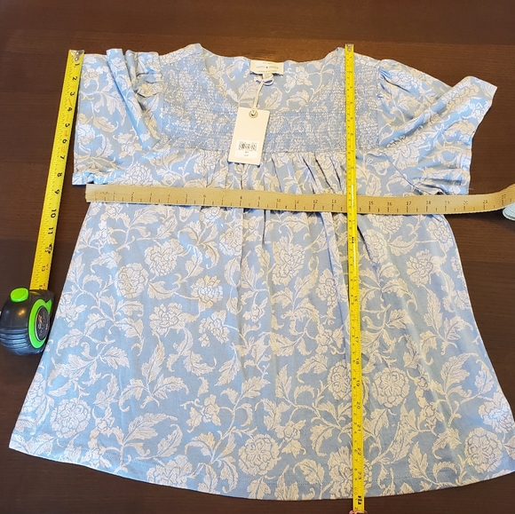 Lucky Brand smocked t-shirt. Small. - Picture 3 of 10